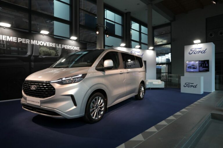 Ford svela il nuovo Tourneo Custom al TTG Travel Experience di Rimini