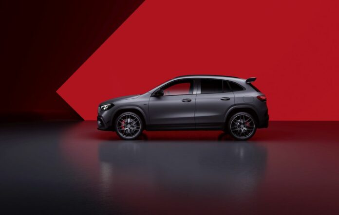 Mercedes-AMG wertet das kompakte Performance-SUV GLA 45 S 4MATIC+ (Kraftstoffverbrauch kombiniert: 10,0-9,5 l/100 km, CO2-Emissionen kombiniert: 227-215 g/km) auf //Mercedes-AMG is upgrading its compact Performance SUV GLA 45 S 4MATIC+ (combined fuel con