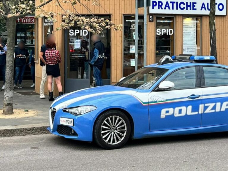 Milano, prenotazioni a pagamento su portale passaporti, 5 indagati