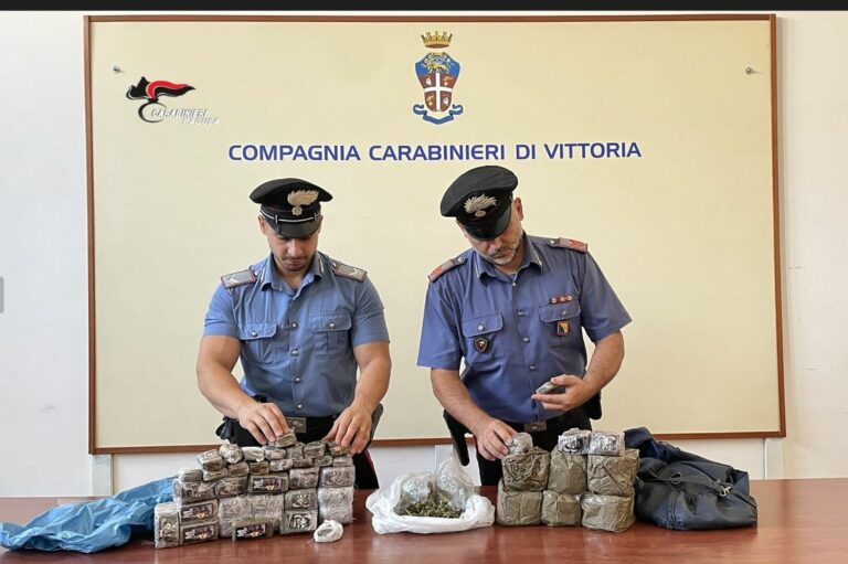 I Carabinieri cercano armi e trovano 17 chili di droga, 56enne arrestato nel Ragusano