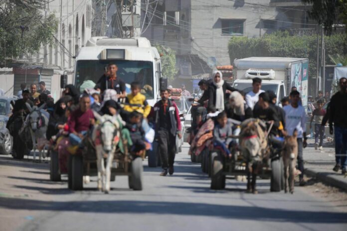 Gaza City: i palestinesi lasciano il nord di Gaza dirigendosi a sud temendo attacchi israeliani