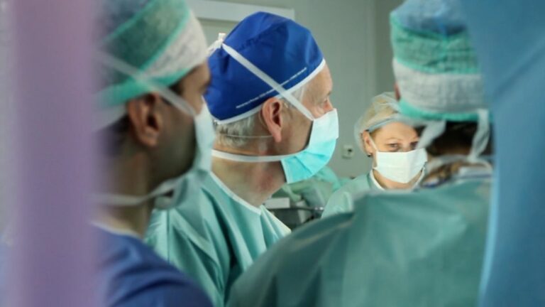 Ricostruzione mammaria, tessuti propri o protesi le strade più comuni