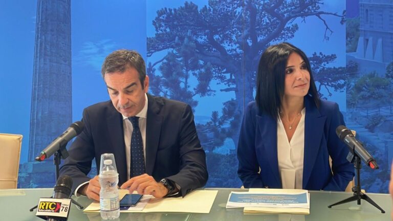 Presentate le borse di studio contro i rincari scuola in Calabria