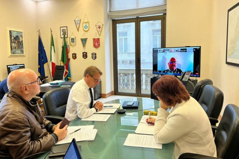 Scajola “Bolkestein è tema politico, serve confronto col governo”