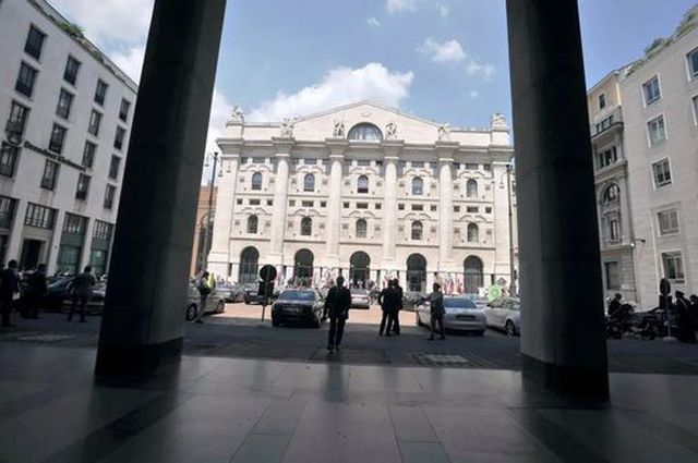 Piazza Affari apre in lieve rialzo