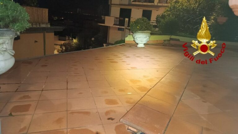 Maltempo, crolla muraglione a Genova. 16 sfollati