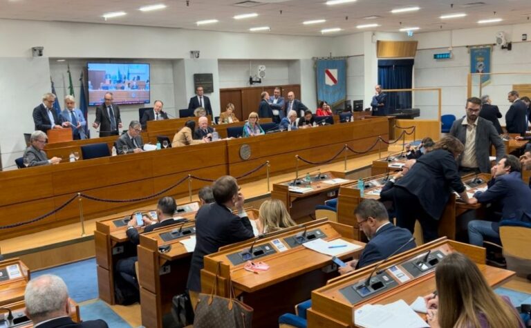 Consiglio Campania, ok a mozione per eliminare sale da mense scolastiche