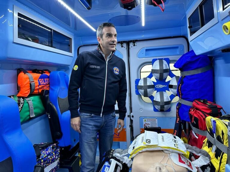 Occhiuto “Con 60 nuove ambulanze rinnovato il parco dei mezzi di soccorso in Calabria”