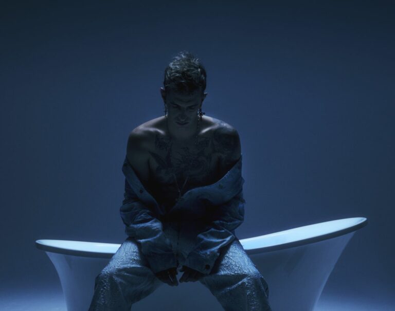 Achille Lauro torna con il singolo “Stupidi ragazzi”