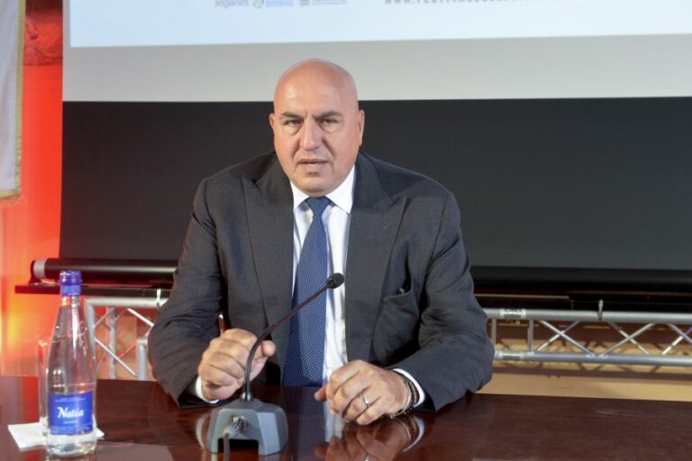 Crosetto “Israele doveva reagire, ma Hamas non è la Palestina”