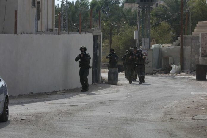 Palestina, Gerico - Cisgiordania: forze israeliane assaltano il campo di Aqabat Jabr