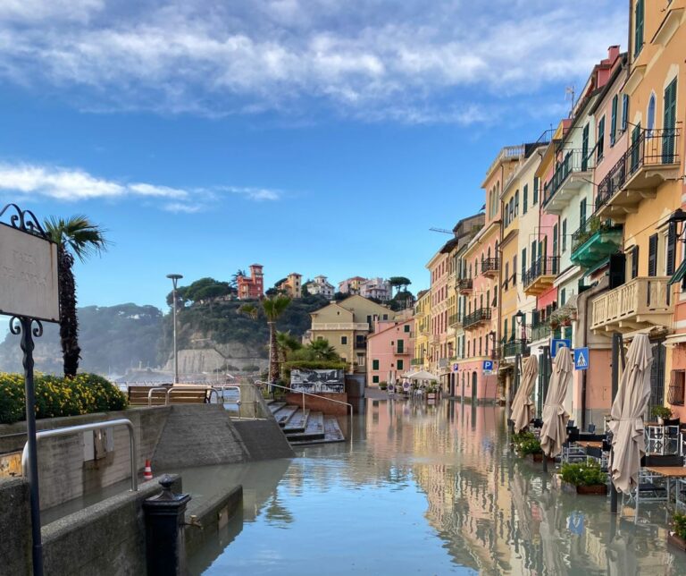 Mareggiata nel savonese, 700 utenze senza luce tra Genova e La Spezia