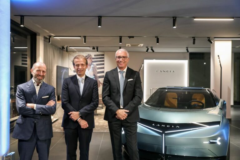 Lancia Pu+Ra HPE inaugura le nuove concessionarie italiane