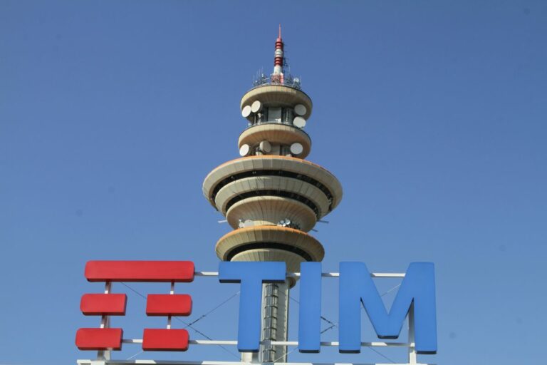 Tim, dal Cda via libera alla vendita di Netco al fondo Kkr