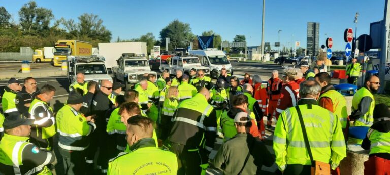 13 Squadre della Protezione civile partite per la Toscana
