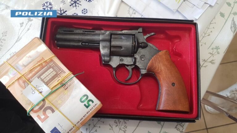 Roma, sventata rapina all’ufficio postale. Tre arresti