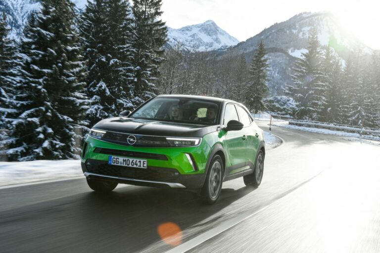 Guida confortevole anche sulla neve con Opel Mokka Electric