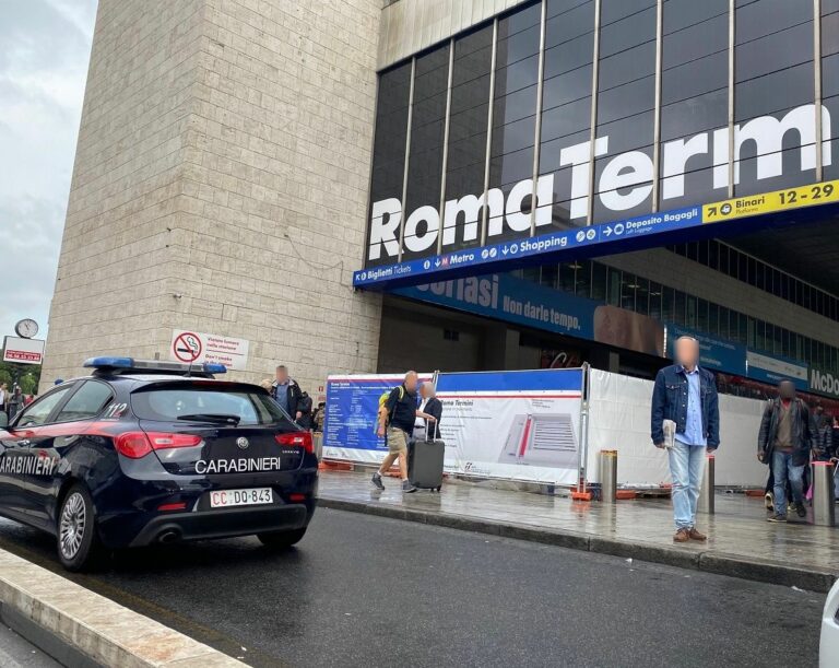 Controlli nell’area della Stazione Termini a Roma, 1 arresto e 8 denunce