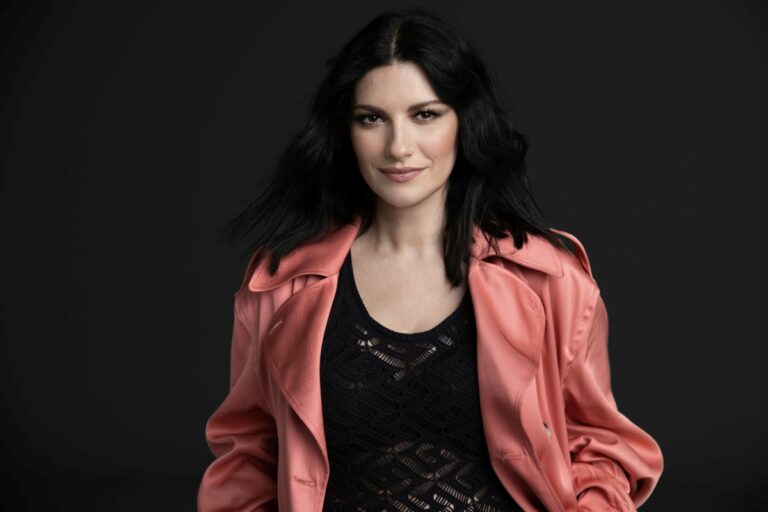Laura Pausini, “Zero” il nuovo singolo tratto da “Anime Parallele”