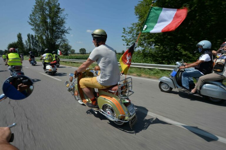 Si terranno a Pontedera i Vespa World Days 2024