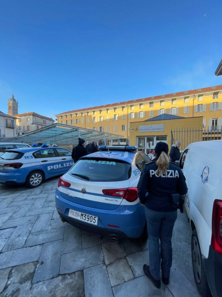 Monza, bloccato uomo che voleva bruciare l’ingresso della Procura