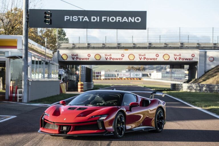 La Ferrari SF90 XX Stradale segna il record sul giro a Fiorano