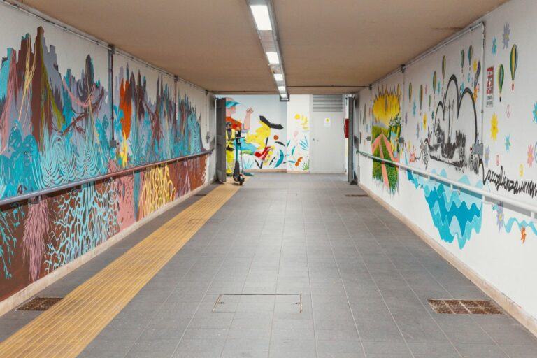 “Aria a Colori” il murales di Toyota che purifica l’aria urbana a Bari