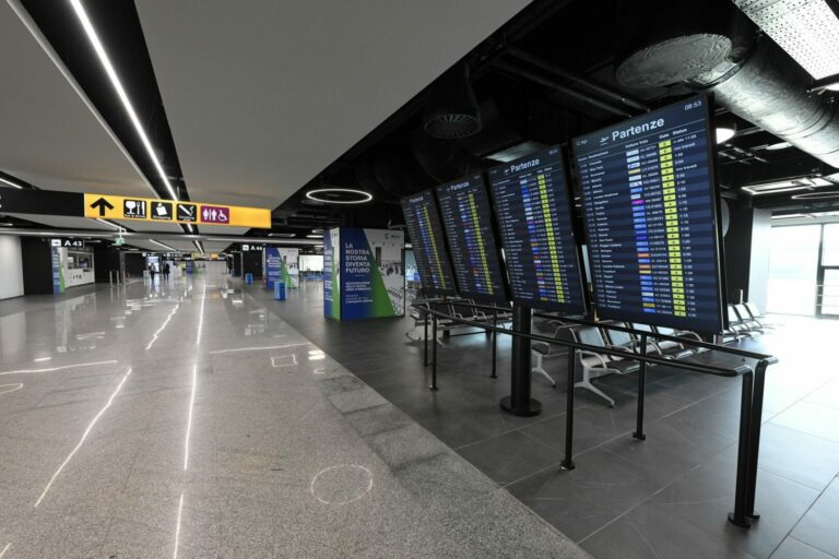 Aeroporto di Fiumicino, inaugurato maxi-parcheggio per veicoli elettrici