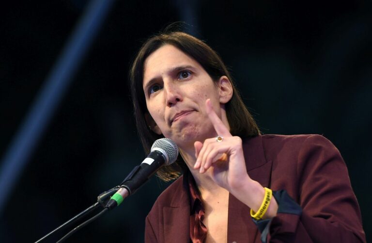 Schlein “Indignazione e rabbia non bastano. Fermare la mattanza contro le donne”