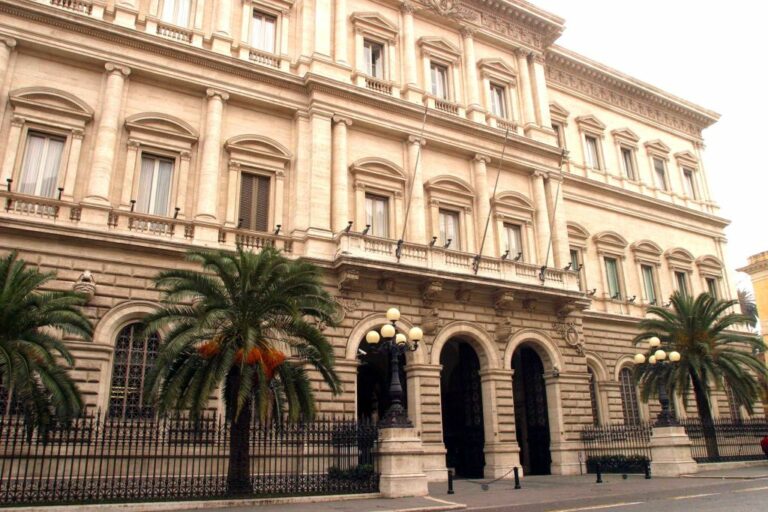 Bankitalia, sul futuro pesano debito alto e rischio di crescita bassa