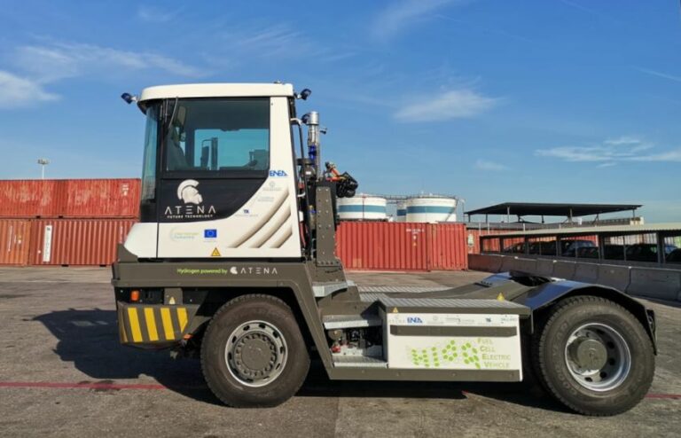 Presentato primo trattore portuale a idrogeno per movimento merci