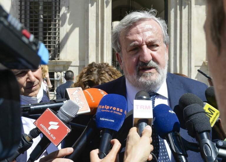 Puglia, Emiliano promulga una nuova legge in materia sanitaria