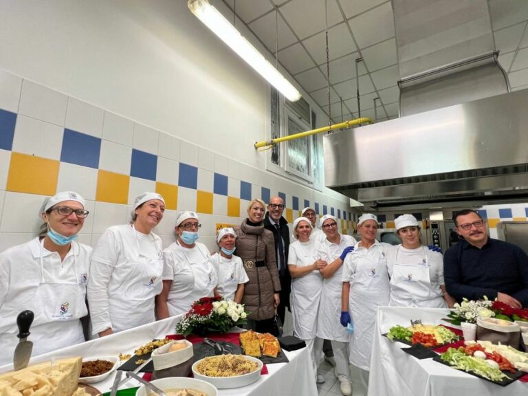 L’Aperimensa al Lido per far conoscere ai genitori il servizio di ristorazione