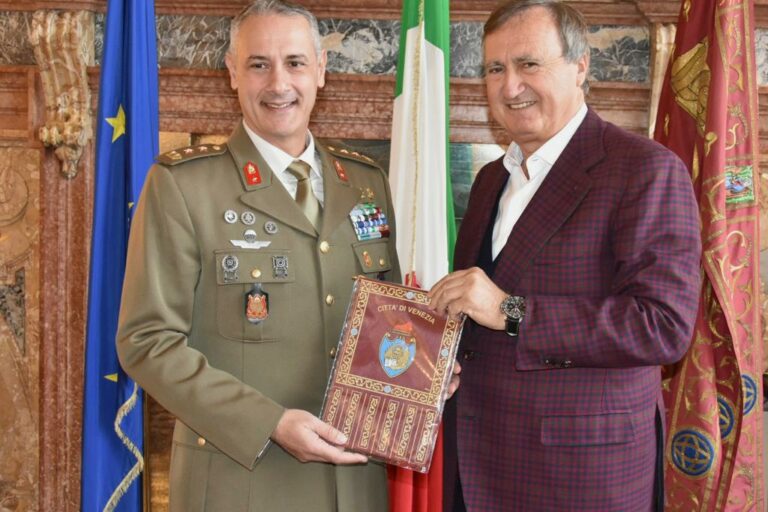 Sindaco Brugnaro riceve direttore del Circolo Unificato dell’Esercito