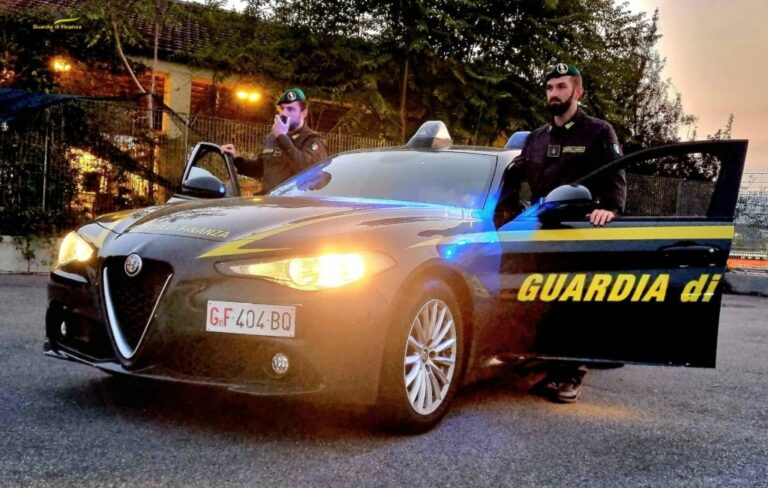 Torino, Gdf scopre 237 lavoratori in nero in catena di abbigliamento