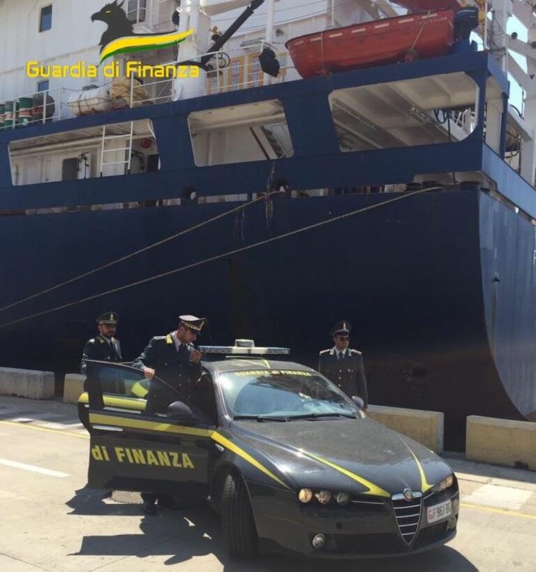 Napoli, frode nel commercio di carburanti. Sequestrati oltre 7,5 milioni