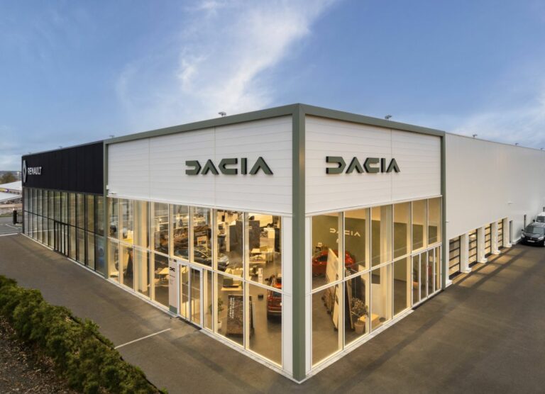 Oltre 1.000 punti vendita Dacia con la nuova immagine di marca