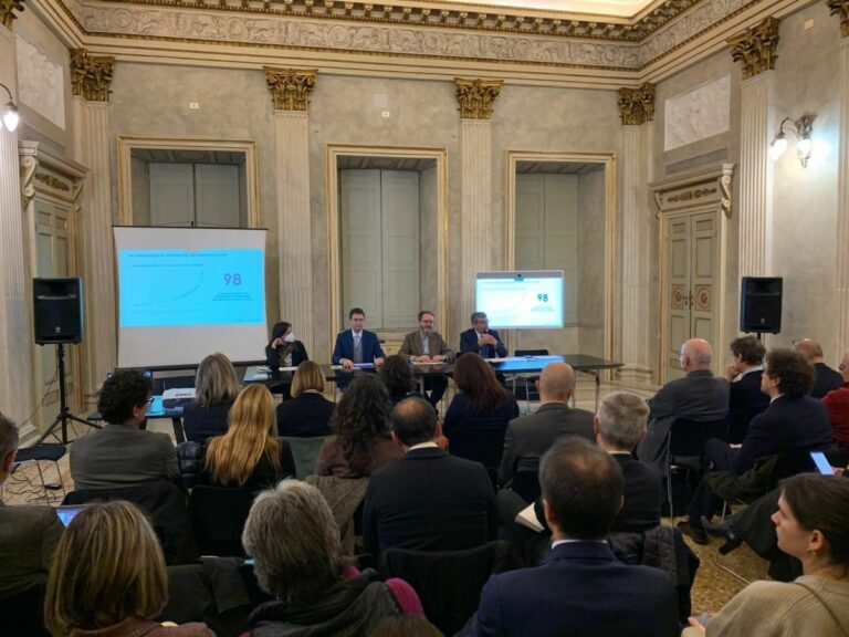 Intesa Sanpaolo, da ogni euro al terzo settore valore doppio nel sociale