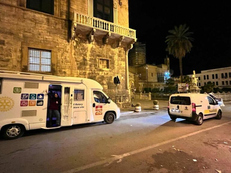 Camper medico Omceo-Rotary, a Palermo vaccinati 40 senza tetto