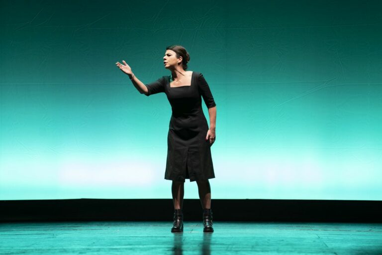 Geppi Cucciari torna a teatro con “Perfetta”