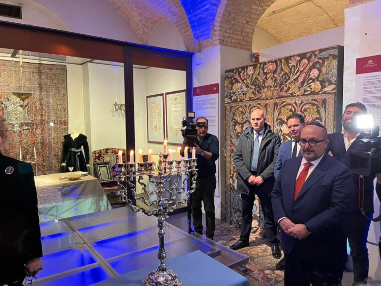 Sangiuliano al Museo Ebraico di Roma per l’accensione della Channukià