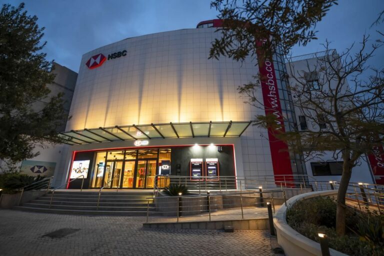 Hsbc Uk to close its global call centre