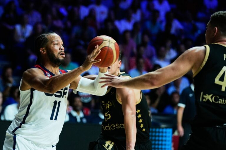 Nba: San Antonio ritrova la vittoria, Brunson da record