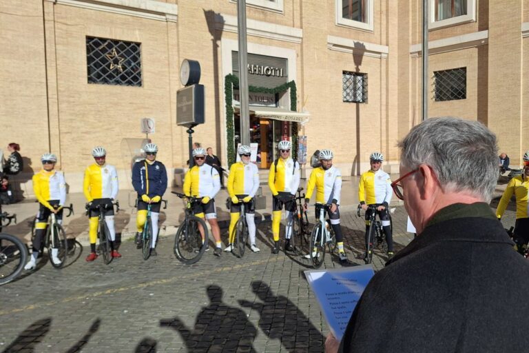 Pedalata Athletica Vaticana verso il centro cure palliative “Bambin Gesù”