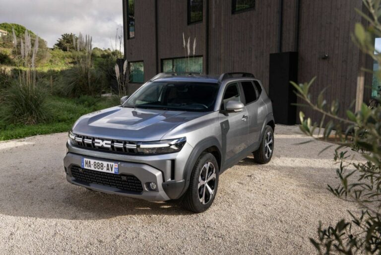 Nuovo Dacia Duster con tecnologia ibrida