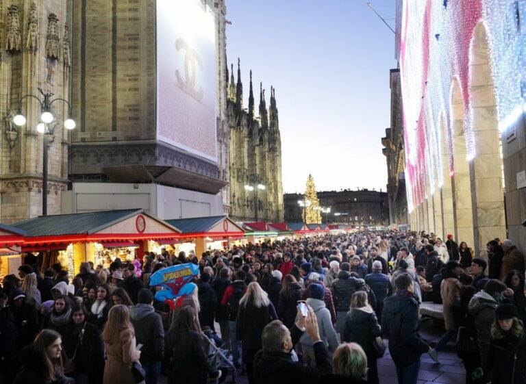 Regali di Natale, sprint finale per tre italiani su quattro