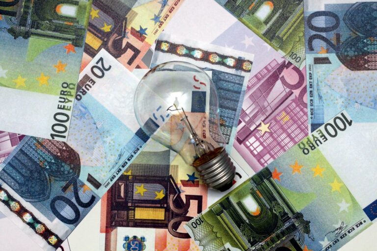 Bollette elettriche in calo del 10,8% nel primo trimestre 2024