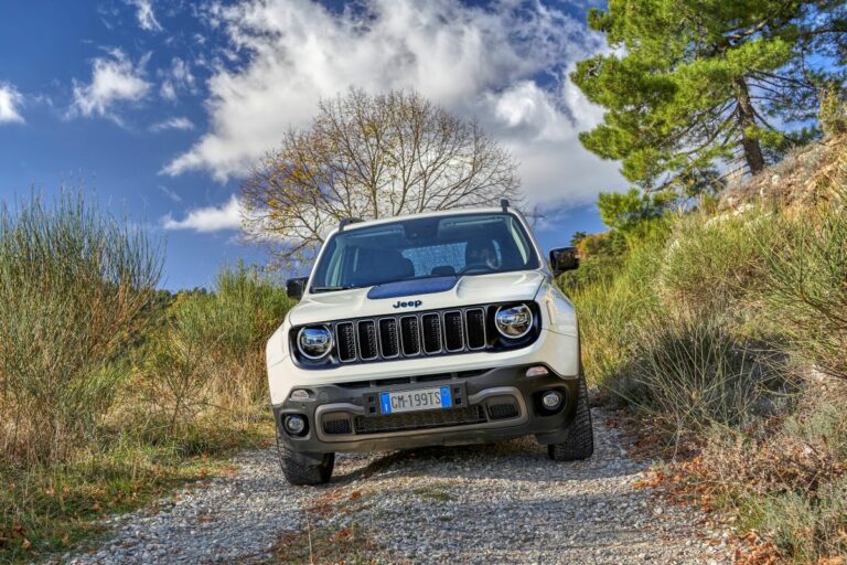 Con Jeep Renegade 4xe in visita a Grasse, capitale mondiale dei profumi
