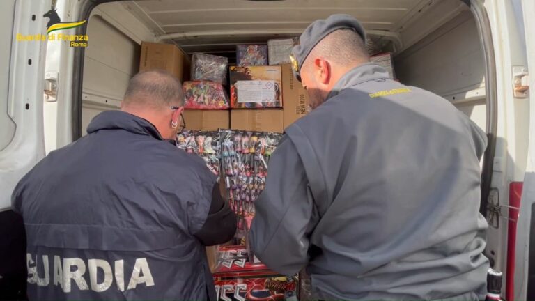 Roma, sequestrati 115.000 artifici pirotecnici illegali di 4 tonnellate