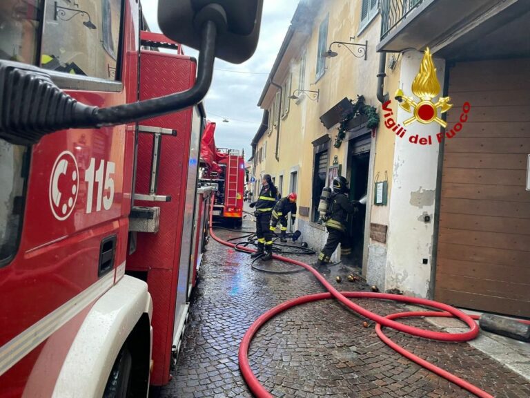 Corbetta, incendio in una ferramenta. Nessuna persona coinvolta